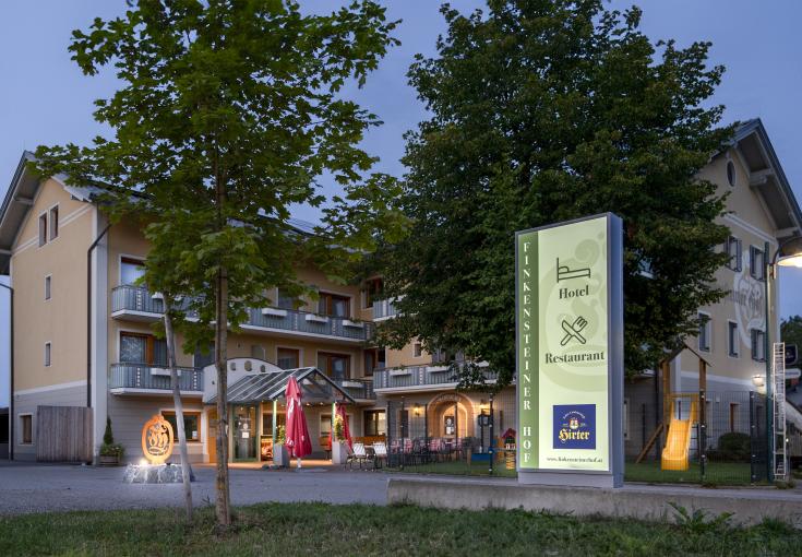 Außenansicht Hotel Dämmerung Außenansicht Hotel Dämmerung
